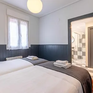 Kuia Con Vistas Frontales A La Ría De Bilbao Cerca Del Metro Apartamento